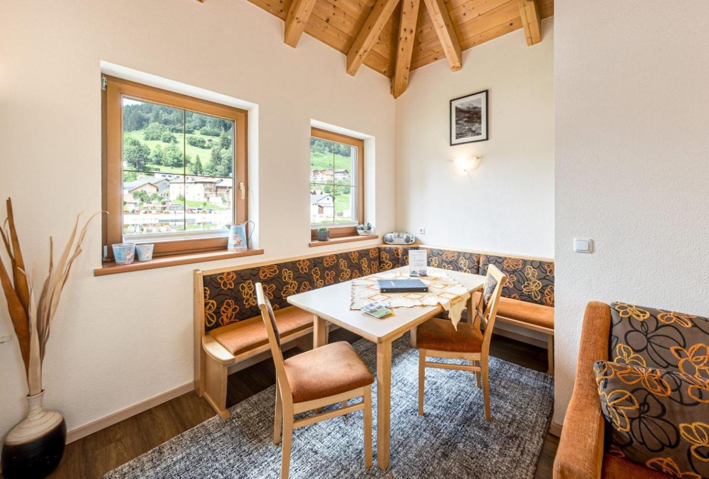 Appartements Am Burgsee 라디스 외부 사진